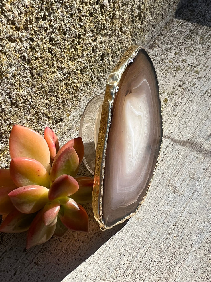 Brown Agate pop socket (popsocket) for use with iphone, androids, ipads, smartphones, and other small tecnical devices. Used for easy grip of electronics as well as a beautiful phone accessory. It is an attachment that easily tapes onto the back of the device and pops in and out as needed for use. These agate slices are natural and pure agate stones imported from Brazil of the highest quality and beautifylly gold dipped on the rim.