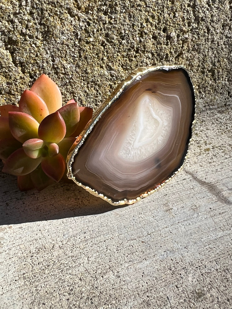 Brown Agate pop socket (popsocket) for use with iphone, androids, ipads, smartphones, and other small tecnical devices. Used for easy grip of electronics as well as a beautiful phone accessory. It is an attachment that easily tapes onto the back of the device and pops in and out as needed for use. These agate slices are natural and pure agate stones imported from Brazil of the highest quality and beautifylly gold dipped on the rim.