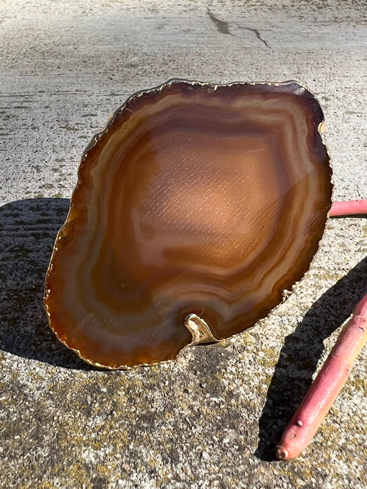 Brown Agate pop socket (popsocket) for use with iphone, androids, ipads, smartphones, and other small tecnical devices. Used for easy grip of electronics as well as a beautiful phone accessory. It is an attachment that easily tapes onto the back of the device and pops in and out as needed for use. These agate slices are natural and pure agate stones imported from Brazil of the highest quality and beautifylly gold dipped on the rim.