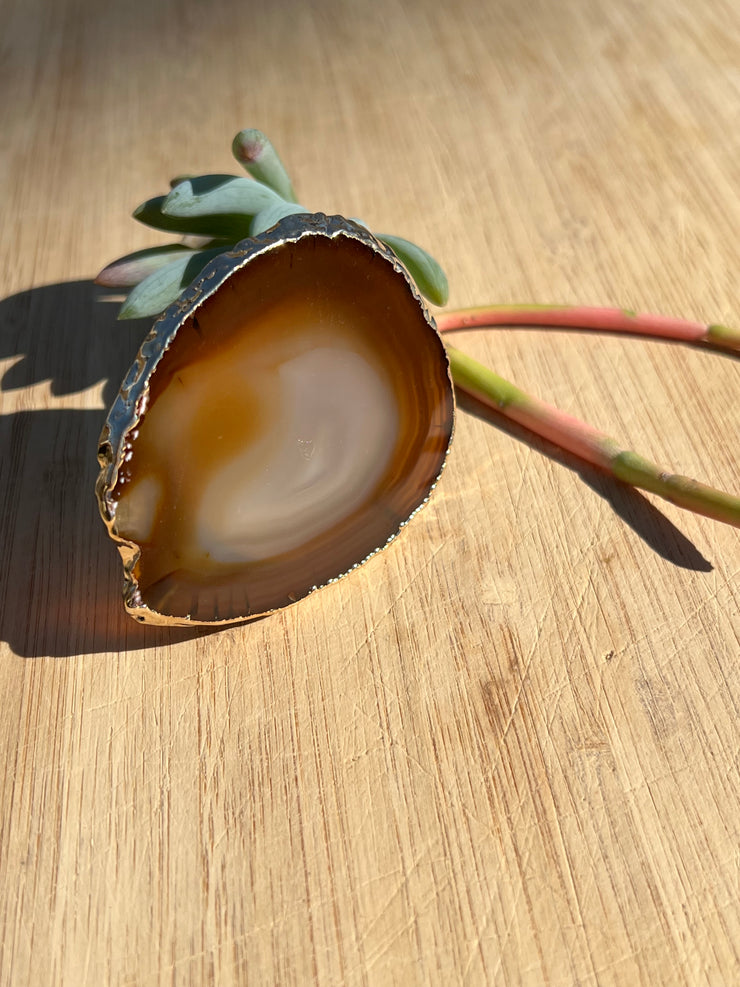 Brown Agate pop socket (popsocket) for use with iphone, androids, ipads, smartphones, and other small tecnical devices. Used for easy grip of electronics as well as a beautiful phone accessory. It is an attachment that easily tapes onto the back of the device and pops in and out as needed for use. These agate slices are natural and pure agate stones imported from Brazil of the highest quality and beautifylly gold dipped on the rim.