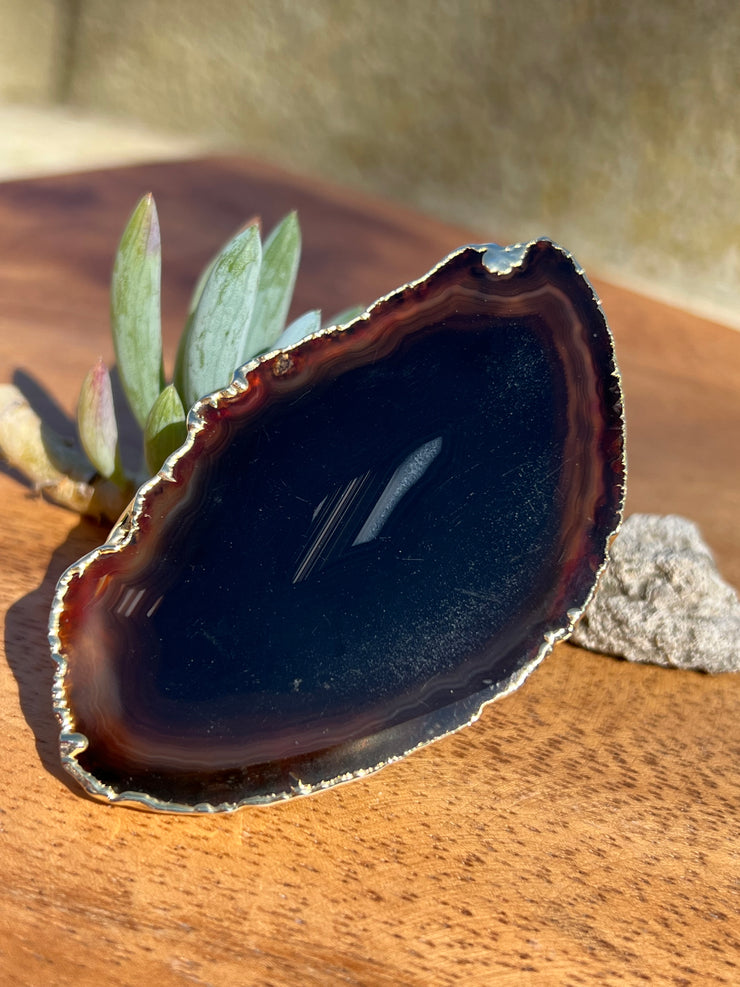 Brown Agate pop socket (popsocket) for use with iphone, androids, ipads, smartphones, and other small tecnical devices. Used for easy grip of electronics as well as a beautiful phone accessory. It is an attachment that easily tapes onto the back of the device and pops in and out as needed for use. These agate slices are natural and pure agate stones imported from Brazil of the highest quality and beautifylly gold dipped on the rim.