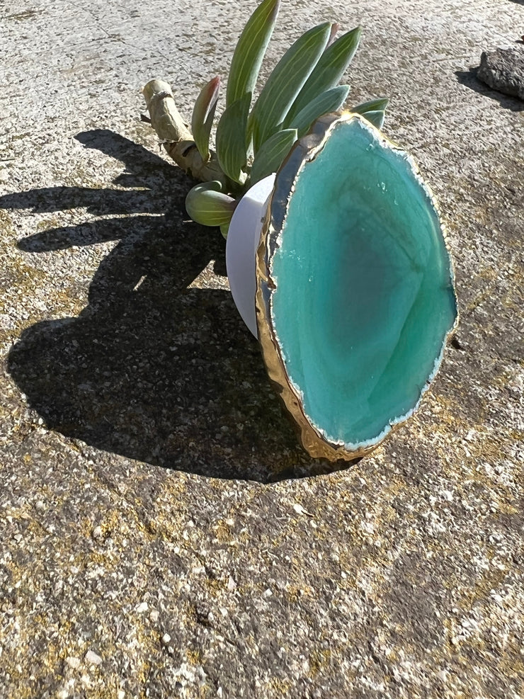 Green Agate pop socket (popsocket) for use with iphone, androids, ipads, smartphones and other small tecnical devices. Used for easy grip of electronics as well as a beautiful phone accessory. It is an attachment that easily tapes onto the back of the device and pops in and out as needed for use. These agate slices are natural and pure agate stones imported from Brazil of the highest quality and beautifylly gold dipped on the rim.