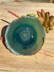 Green Agate pop socket (popsocket) for use with iphone, androids, ipads, smartphones and other small tecnical devices. Used for easy grip of electronics as well as a beautiful phone accessory. It is an attachment that easily tapes onto the back of the device and pops in and out as needed for use. These agate slices are natural and pure agate stones imported from Brazil of the highest quality and beautifylly gold dipped on the rim.