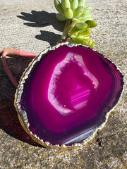 Pink Agate pop socket (popsocket) for use with iphone, androids, ipads, smartphones and other small tecnical devices. Used for easy grip of electronics as well as a beautiful phone accessory. It is an attachment that easily tapes onto the back of the device and pops in and out as needed for use. These agate slices are natural and pure agate stones imported from Brazil of the highest quality and beautifylly gold dipped on the rim.