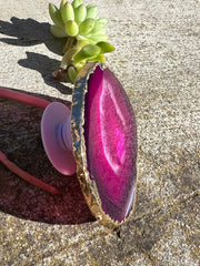 Pink Agate pop socket (popsocket) for use with iphone, androids, ipads, smartphones and other small tecnical devices. Used for easy grip of electronics as well as a beautiful phone accessory. It is an attachment that easily tapes onto the back of the device and pops in and out as needed for use. These agate slices are natural and pure agate stones imported from Brazil of the highest quality and beautifylly gold dipped on the rim.