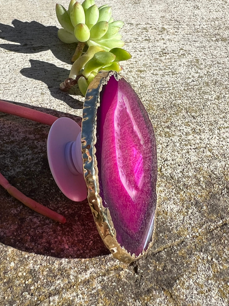 Pink Agate pop socket (popsocket) for use with iphone, androids, ipads, smartphones and other small tecnical devices. Used for easy grip of electronics as well as a beautiful phone accessory. It is an attachment that easily tapes onto the back of the device and pops in and out as needed for use. These agate slices are natural and pure agate stones imported from Brazil of the highest quality and beautifylly gold dipped on the rim.