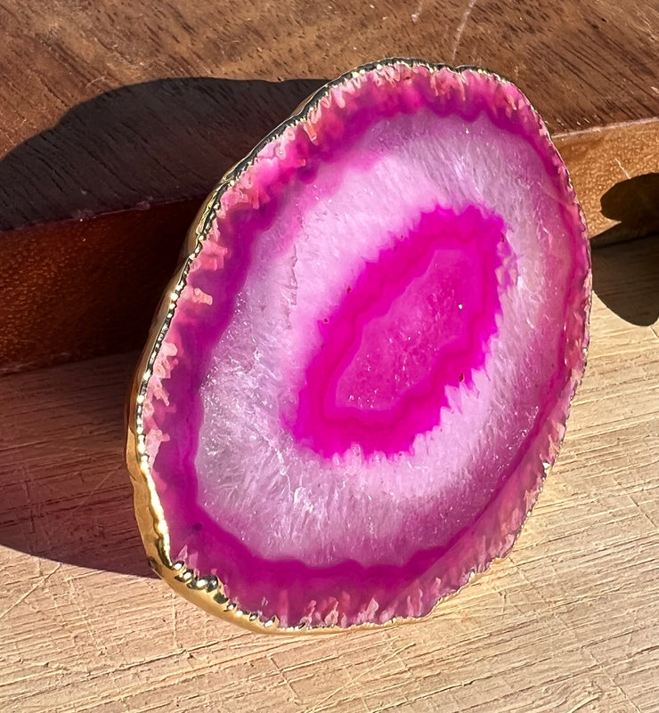 Pink Agate pop socket (popsocket) for use with iphone, androids, ipads, smartphones and other small tecnical devices. Used for easy grip of electronics as well as a beautiful phone accessory. It is an attachment that easily tapes onto the back of the device and pops in and out as needed for use. These agate slices are natural and pure agate stones imported from Brazil of the highest quality and beautifylly gold dipped on the rim.