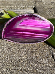 Pink Agate pop socket (popsocket) for use with iphone, androids, ipads, smartphones and other small tecnical devices. Used for easy grip of electronics as well as a beautiful phone accessory. It is an attachment that easily tapes onto the back of the device and pops in and out as needed for use. These agate slices are natural and pure agate stones imported from Brazil of the highest quality and beautifylly gold dipped on the rim.