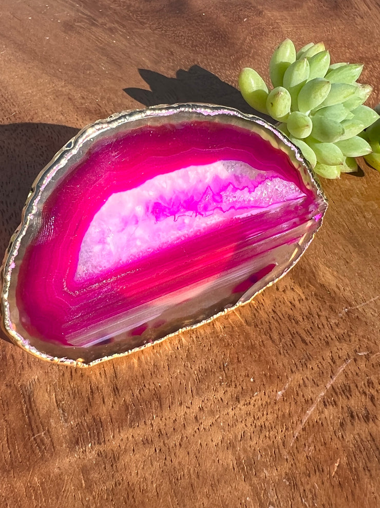 Pink Agate pop socket (popsocket) for use with iphone, androids, ipads, smartphones and other small tecnical devices. Used for easy grip of electronics as well as a beautiful phone accessory. It is an attachment that easily tapes onto the back of the device and pops in and out as needed for use. These agate slices are natural and pure agate stones imported from Brazil of the highest quality and beautifylly gold dipped on the rim.