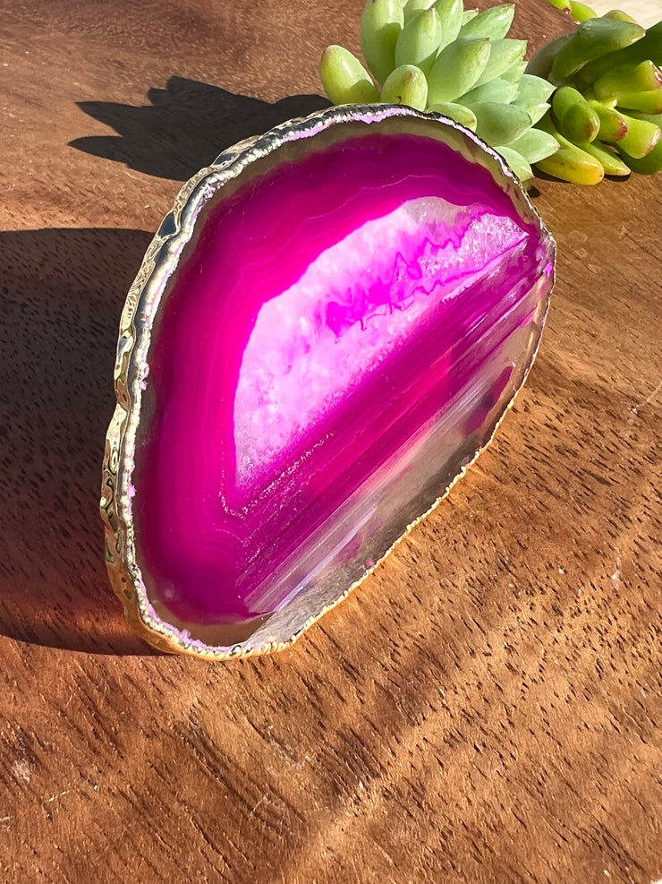 Pink Agate pop socket (popsocket) for use with iphone, androids, ipads, smartphones and other small tecnical devices. Used for easy grip of electronics as well as a beautiful phone accessory. It is an attachment that easily tapes onto the back of the device and pops in and out as needed for use. These agate slices are natural and pure agate stones imported from Brazil of the highest quality and beautifylly gold dipped on the rim.