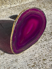 Pink Agate pop socket (popsocket) for use with iphone, androids, ipads, smartphones and other small tecnical devices. Used for easy grip of electronics as well as a beautiful phone accessory. It is an attachment that easily tapes onto the back of the device and pops in and out as needed for use. These agate slices are natural and pure agate stones imported from Brazil of the highest quality and beautifylly gold dipped on the rim.