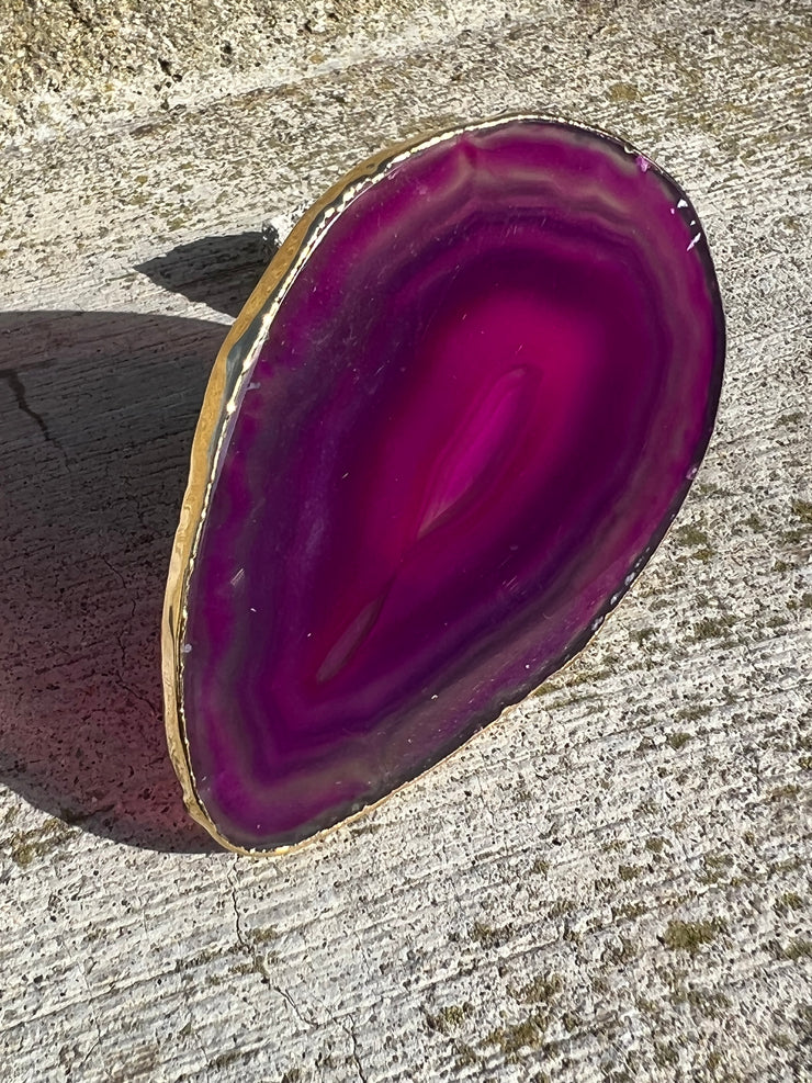 Pink Agate pop socket (popsocket) for use with iphone, androids, ipads, smartphones and other small tecnical devices. Used for easy grip of electronics as well as a beautiful phone accessory. It is an attachment that easily tapes onto the back of the device and pops in and out as needed for use. These agate slices are natural and pure agate stones imported from Brazil of the highest quality and beautifylly gold dipped on the rim.