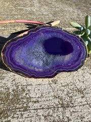 Purple Agate pop socket (popsocket) for use with iphone, androids, ipads, smartphones and other small tecnical devices. Used for easy grip of electronics as well as a beautiful phone accessory. It is an attachment that easily tapes onto the back of the device and pops in and out as needed for use. These agate slices are natural and pure agate stones imported from Brazil of the highest quality and beautifylly gold dipped on the rim.