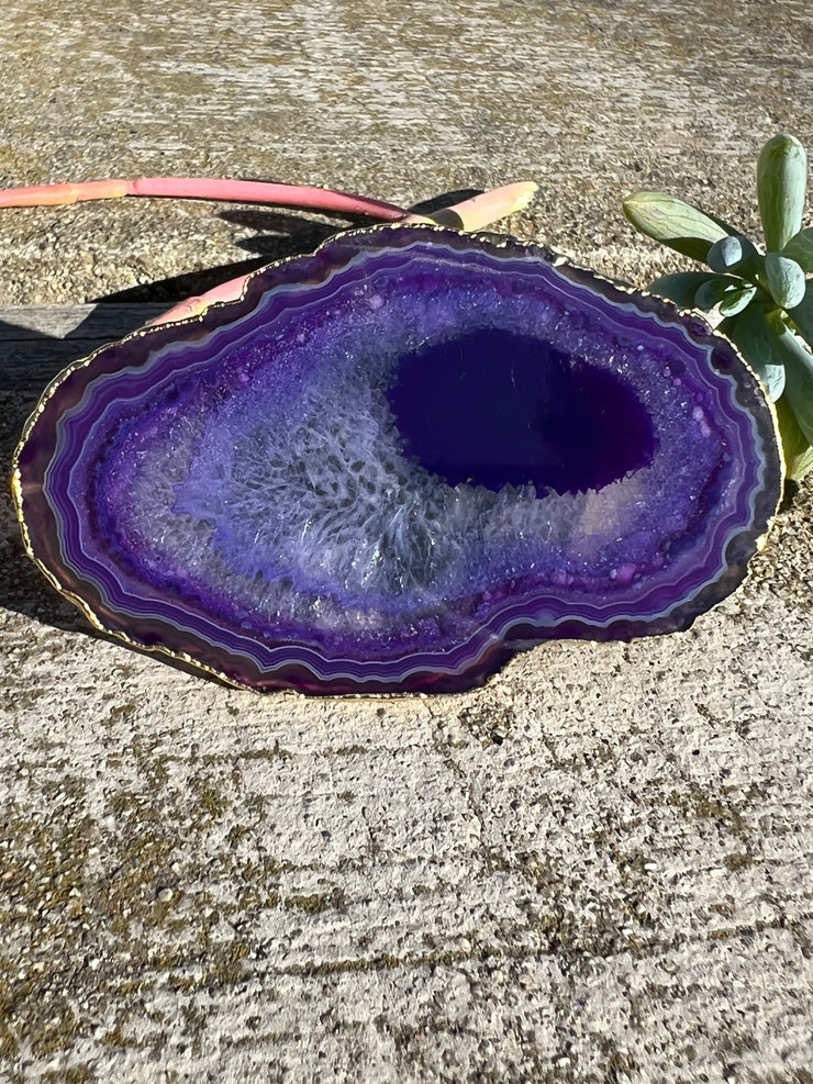 Purple Agate pop socket (popsocket) for use with iphone, androids, ipads, smartphones and other small tecnical devices. Used for easy grip of electronics as well as a beautiful phone accessory. It is an attachment that easily tapes onto the back of the device and pops in and out as needed for use. These agate slices are natural and pure agate stones imported from Brazil of the highest quality and beautifylly gold dipped on the rim.
