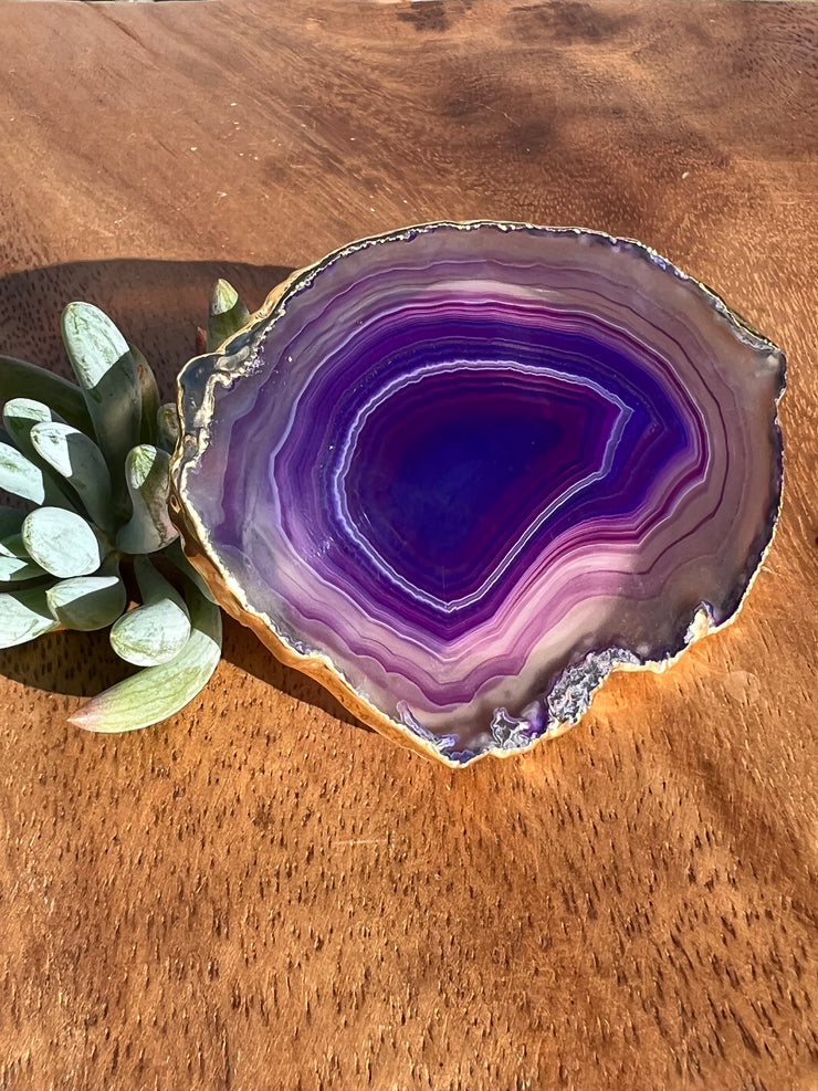 Purple Agate pop socket (popsocket) for use with iphone, androids, ipads, smartphones and other small tecnical devices. Used for easy grip of electronics as well as a beautiful phone accessory. It is an attachment that easily tapes onto the back of the device and pops in and out as needed for use. These agate slices are natural and pure agate stones imported from Brazil of the highest quality and beautifylly gold dipped on the rim.