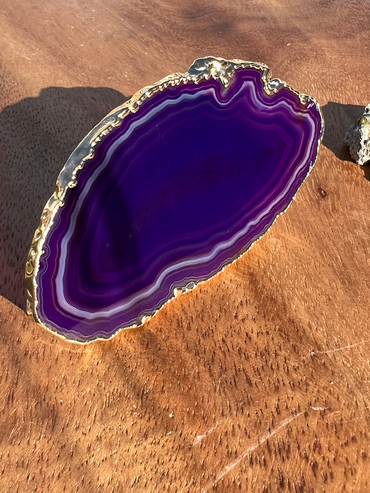 Purple Agate pop socket (popsocket) for use with iphone, androids, ipads, smartphones and other small tecnical devices. Used for easy grip of electronics as well as a beautiful phone accessory. It is an attachment that easily tapes onto the back of the device and pops in and out as needed for use. These agate slices are natural and pure agate stones imported from Brazil of the highest quality and beautifylly gold dipped on the rim.