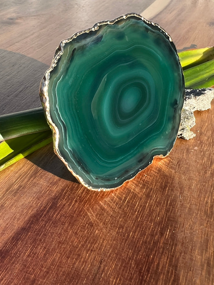 Green Agate pop socket (popsocket) for use with iphone, androids, ipads, smartphones and other small tecnical devices. Used for easy grip of electronics as well as a beautiful phone accessory. It is an attachment that easily tapes onto the back of the device and pops in and out as needed for use. These agate slices are natural and pure agate stones imported from Brazil of the highest quality and beautifylly gold dipped on the rim.