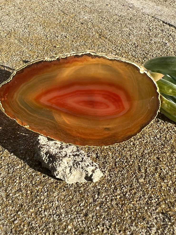 Pink Agate pop socket (popsocket) for use with iphone, androids, ipads, smartphones and other small tecnical devices. Used for easy grip of electronics as well as a beautiful phone accessory. It is an attachment that easily tapes onto the back of the device and pops in and out as needed for use. These agate slices are natural and pure agate stones imported from Brazil of the highest quality and beautifylly gold dipped on the rim.