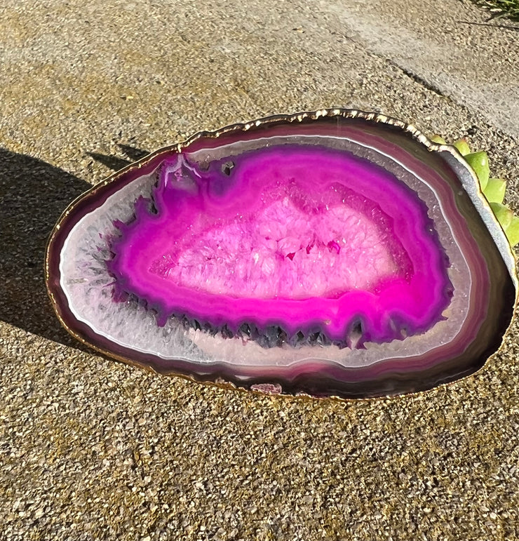 Pink Agate pop socket (popsocket) for use with iphone, androids, ipads, smartphones and other small tecnical devices. Used for easy grip of electronics as well as a beautiful phone accessory. It is an attachment that easily tapes onto the back of the device and pops in and out as needed for use. These agate slices are natural and pure agate stones imported from Brazil of the highest quality and beautifylly gold dipped on the rim.