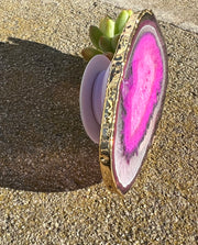 Pink Agate pop socket (popsocket) for use with iphone, androids, ipads, smartphones and other small tecnical devices. Used for easy grip of electronics as well as a beautiful phone accessory. It is an attachment that easily tapes onto the back of the device and pops in and out as needed for use. These agate slices are natural and pure agate stones imported from Brazil of the highest quality and beautifylly gold dipped on the rim.