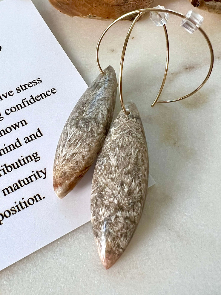 Plum Agate stone hoop earrings. Each stone has a unique natural patten and varies in color. These stones are about 2.5cm to 3.5 cm long and are very light, which makes them easy to wear. Every set of earrings are paired with hoops to match, please see main page for specifics.