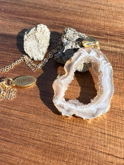 Natural Agate slice druzy necklace pendant, gold rimmed. Varies in hues, size, shape and tones. Comes with durable 14k gold filled chain length 16inches (41cm) and Elemant logo tag in gold attached by the clasp. Beautifully crafted natural agate stones in highest quality imported from Brazil.