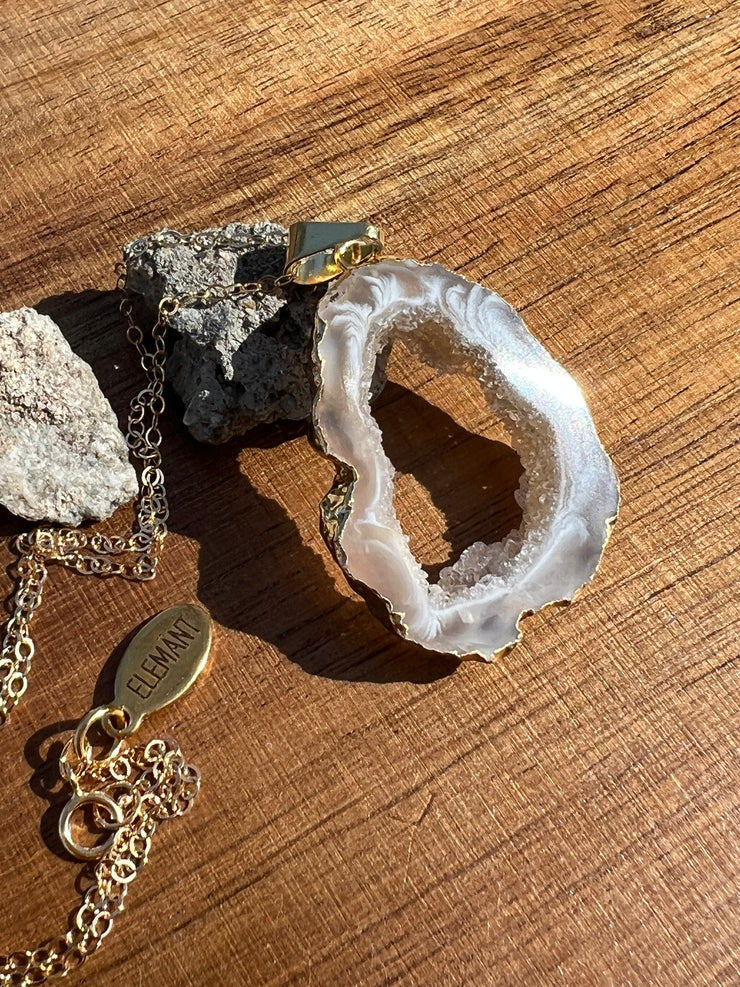 Natural Agate slice druzy necklace pendant, gold rimmed. Varies in hues, size, shape and tones. Comes with durable 14k gold filled chain length 16inches (41cm) and Elemant logo tag in gold attached by the clasp. Beautifully crafted natural agate stones in highest quality imported from Brazil.