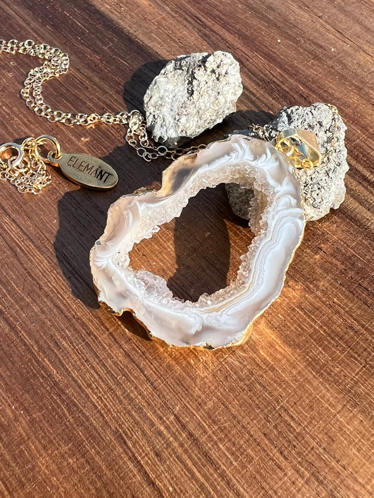 Natural Agate slice druzy necklace pendant, gold rimmed. Varies in hues, size, shape and tones. Comes with durable 14k gold filled chain length 16inches (41cm) and Elemant logo tag in gold attached by the clasp. Beautifully crafted natural agate stones in highest quality imported from Brazil.
