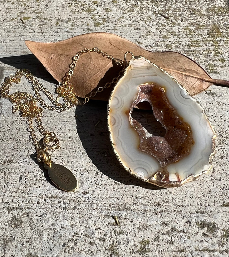 Natural Agate slice druzy necklace pendant, gold rimmed. Varies in hues, size, shape and tones. Comes with durable 14k gold filled chain length 16inches (41cm) and Elemant logo tag in gold attached by the clasp. Beautifully crafted natural agate stones in highest quality imported from Brazil.