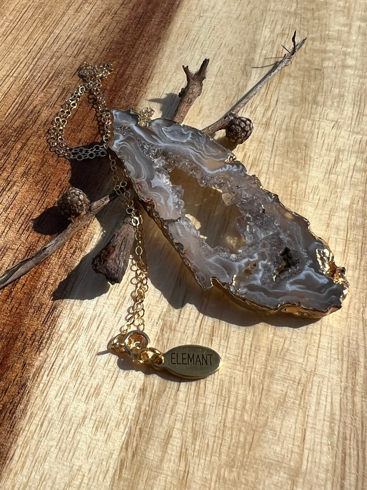 Natural Agate slice druzy necklace pendant, gold rimmed. Varies in hues, size, shape and tones. Comes with durable 14k gold filled chain length 16inches (41cm) and Elemant logo tag in gold attached by the clasp. Beautifully crafted natural agate stones in highest quality imported from Brazil.