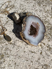 Natural Agate slice druzy necklace pendant, gold rimmed. Varies in hues, size, shape and tones. Comes with durable 14k gold filled chain length 16inches (41cm) and Elemant logo tag in gold attached by the clasp. Beautifully crafted natural agate stones in highest quality imported from Brazil.
