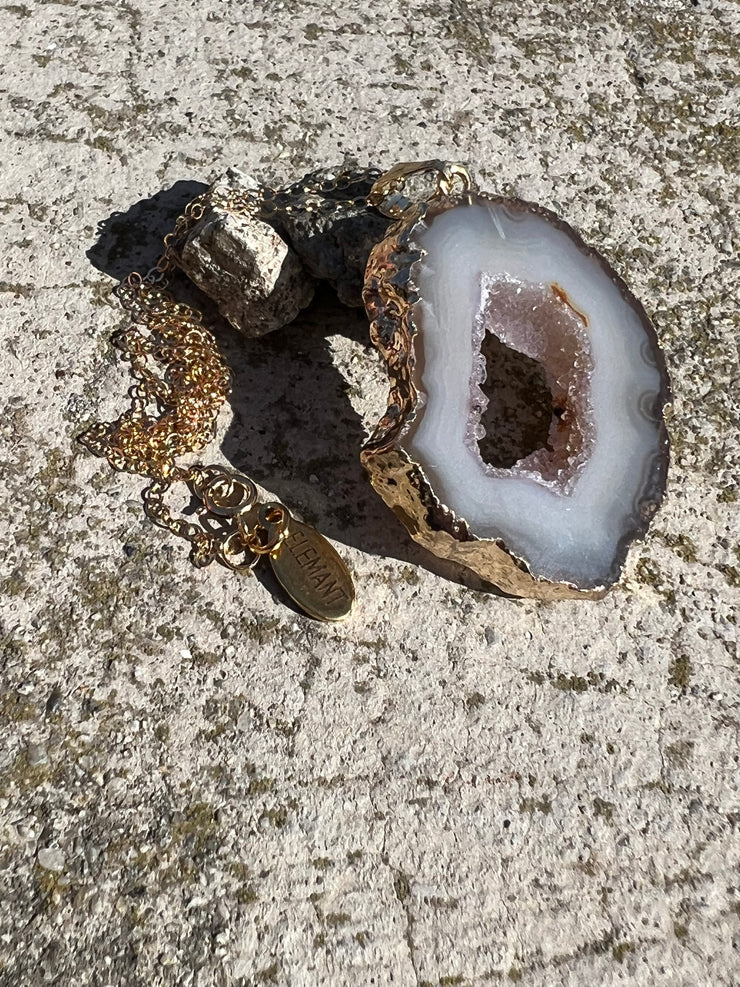 Natural Agate slice druzy necklace pendant, gold rimmed. Varies in hues, size, shape and tones. Comes with durable 14k gold filled chain length 16inches (41cm) and Elemant logo tag in gold attached by the clasp. Beautifully crafted natural agate stones in highest quality imported from Brazil.