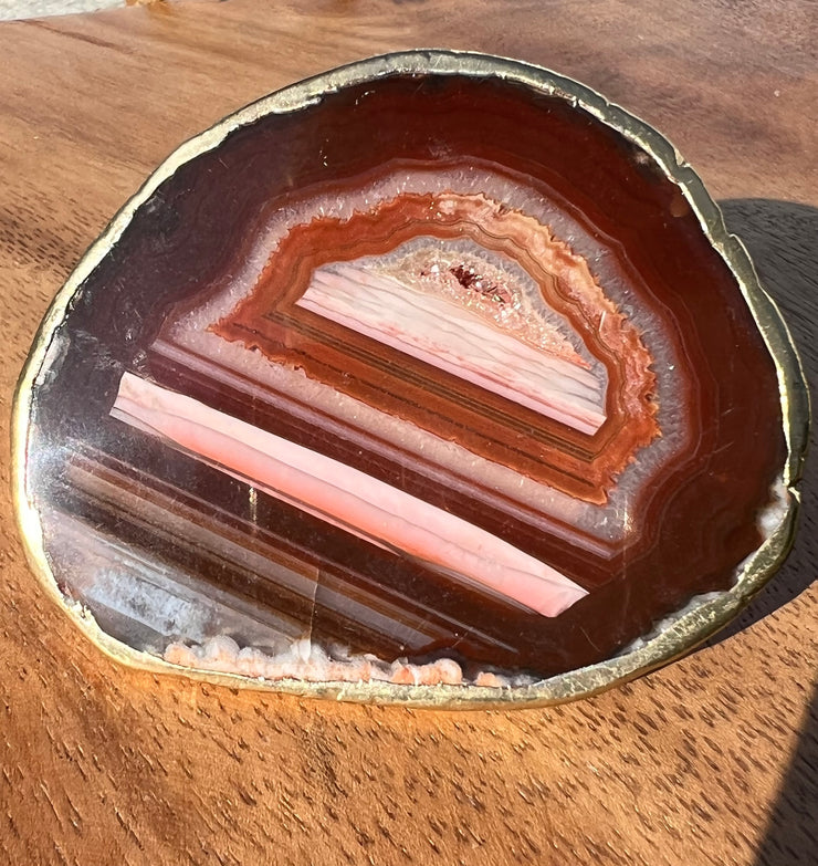 Red Agate pop socket (popsocket) for use with iphone, androids, ipads, smartphones and other small tecnical devices. Used for easy grip of electronics as well as a beautiful phone accessory. It is an attachment that easily tapes onto the back of the device and pops in and out as needed for use. These agate slices are natural and pure agate stones imported from Brazil of the highest quality and beautifylly gold dipped on the rim.
