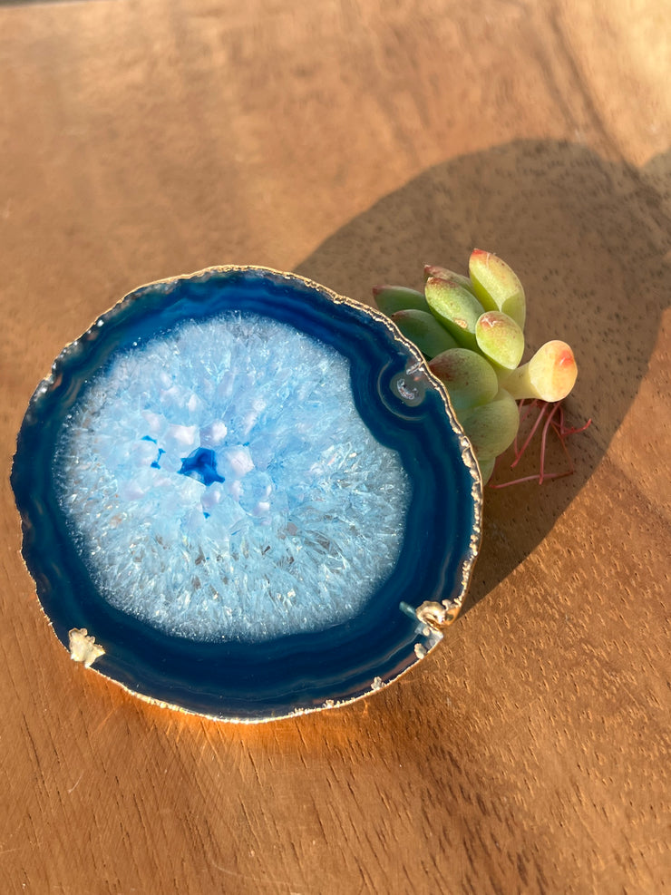 Blue Agate pop socket (popsocket) for use with iphone, androids, ipads, smartphones, and other small tecnical devices. Used for easy grip of electronics as well as a beautiful phone accessory. It is an attachment that easily tapes onto the back of the device and pops in and out as needed for use. These agate slices are natural and pure agate stones imported from Brazil of the highest quality and beautifylly gold dipped on the rim.