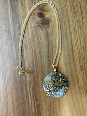 Jasper pendant with thick rope chain in 14k filled gold and an Elemant logo emblem attached at the clasp. The chain is 21 inches (53cm) long. Jasper is a gentle and nurturing stone that stands for peace.