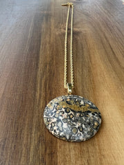 Jasper pendant with thick rope chain in 14k filled gold and an Elemant logo emblem attached at the clasp. The chain is 21 inches (53cm) long. Jasper is a gentle and nurturing stone that stands for peace.