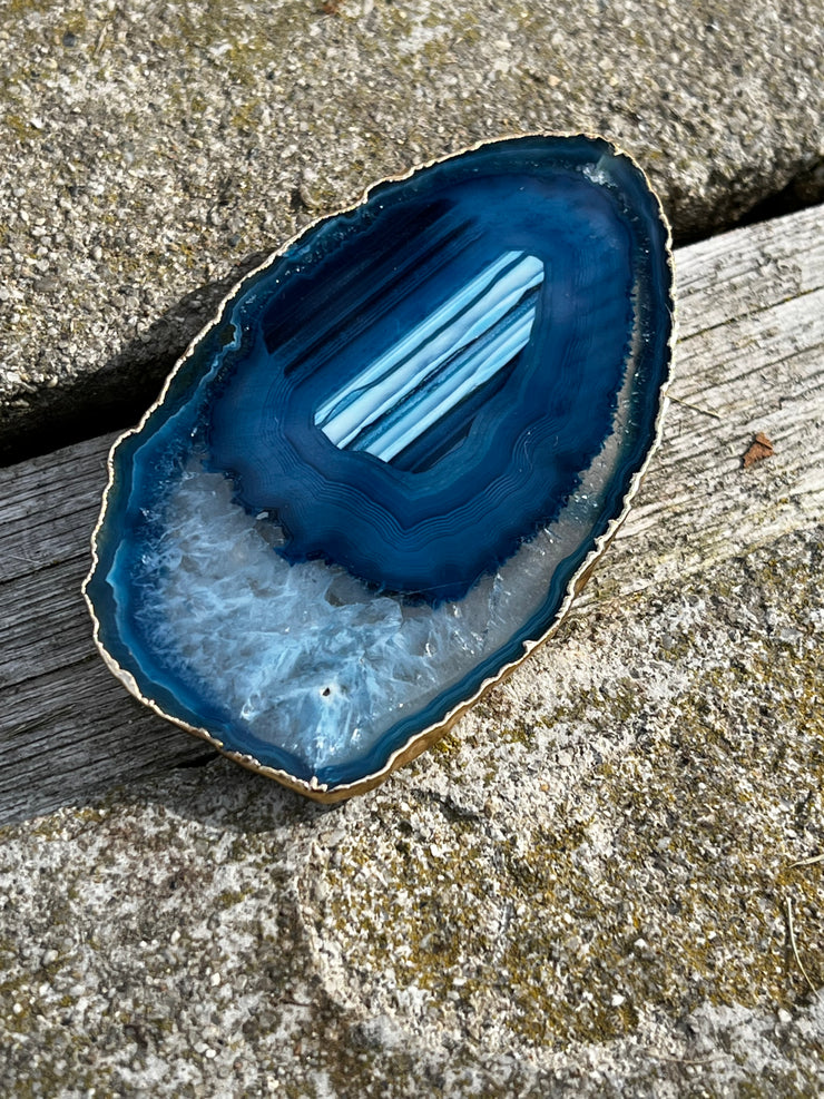 Blue Agate pop socket (popsocket) for use with iphone, androids, ipads, and other small tecnical devices. Used for easy grip of electronics as well as a beautiful phone accessory. It is an attachment that easily tapes onto the back of the device and pops in and out as needed for use. These agate slices are natural and pure agate stones imported from Brazil of the highest quality and beautifylly gold dipped on the rim.