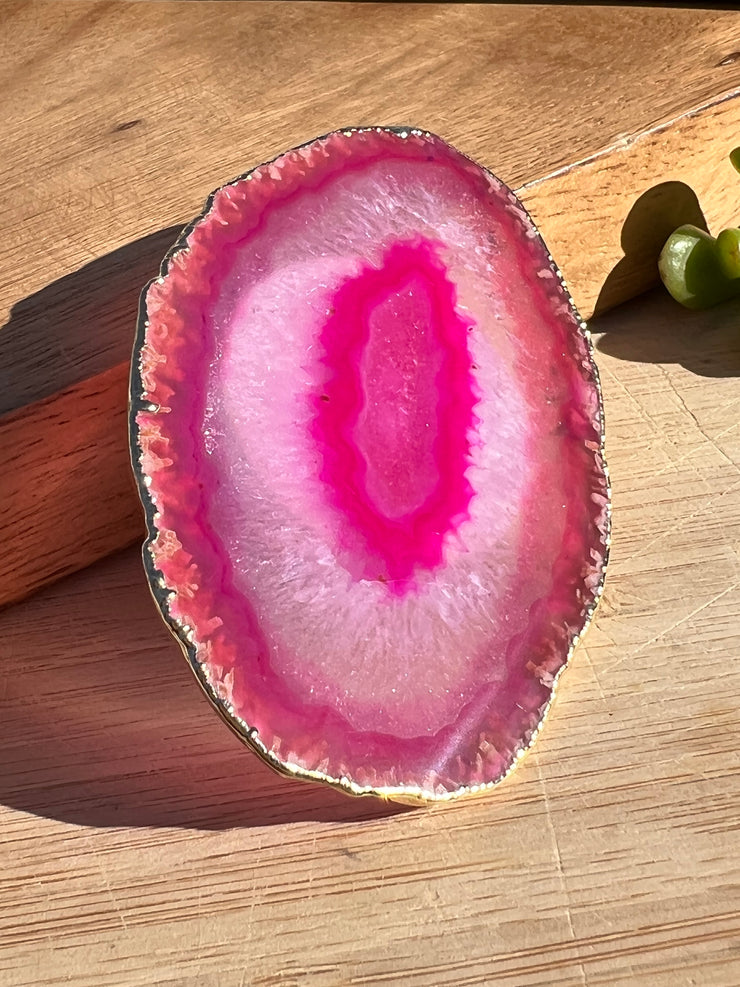 Pink Agate pop socket (popsocket) for use with iphone, androids, ipads, smartphones and other small tecnical devices. Used for easy grip of electronics as well as a beautiful phone accessory. It is an attachment that easily tapes onto the back of the device and pops in and out as needed for use. These agate slices are natural and pure agate stones imported from Brazil of the highest quality and beautifylly gold dipped on the rim.