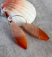 Carnelian stone on hoop earrings. Each stone has a unique natural patten and varies in color. These stones are about 2.5cm to 3.5 cm long and are very light, which makes them easy to wear. Every set of earrings are paired with hoops to match, please see main page for specifics.