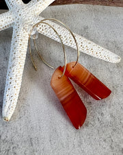 Carnelian stone on hoop earrings. Each stone has a unique natural patten and varies in color. These stones are about 2.5cm to 3.5 cm long and are very light, which makes them easy to wear. Every set of earrings are paired with hoops to match, please see main page for specifics.