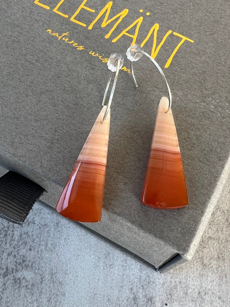 Carnelian stone on hoop earrings. Each stone has a unique natural patten and varies in color. These stones are about 2.5cm to 3.5 cm long and are very light, which makes them easy to wear. Every set of earrings are paired with hoops to match, please see main page for specifics.