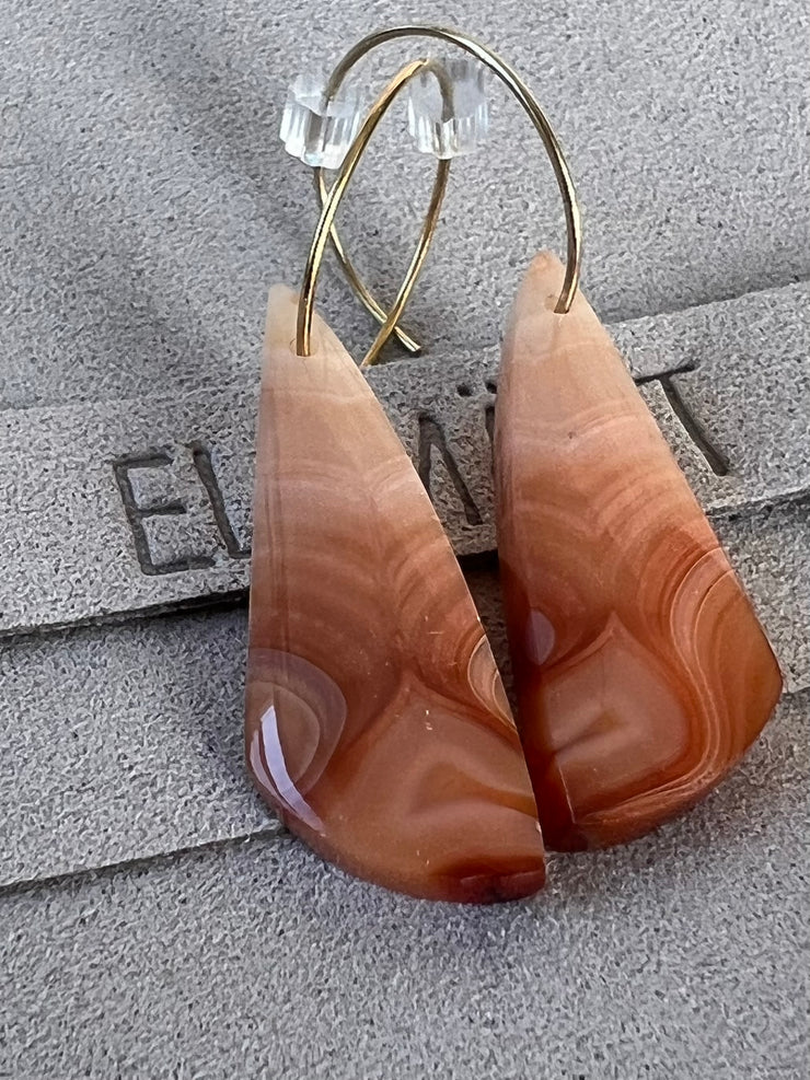 Carnelian stone on hoop earrings. Each stone has a unique natural patten and varies in color. These stones are about 2.5cm to 3.5 cm long and are very light, which makes them easy to wear. Every set of earrings are paired with hoops to match, please see main page for specifics.