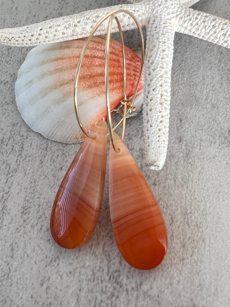 Carnelian stone on hoop earrings. Each stone has a unique natural patten and varies in color. These stones are about 2.5cm to 3.5 cm long and are very light, which makes them easy to wear. Every set of earrings are paired with hoops to match, please see main page for specifics.