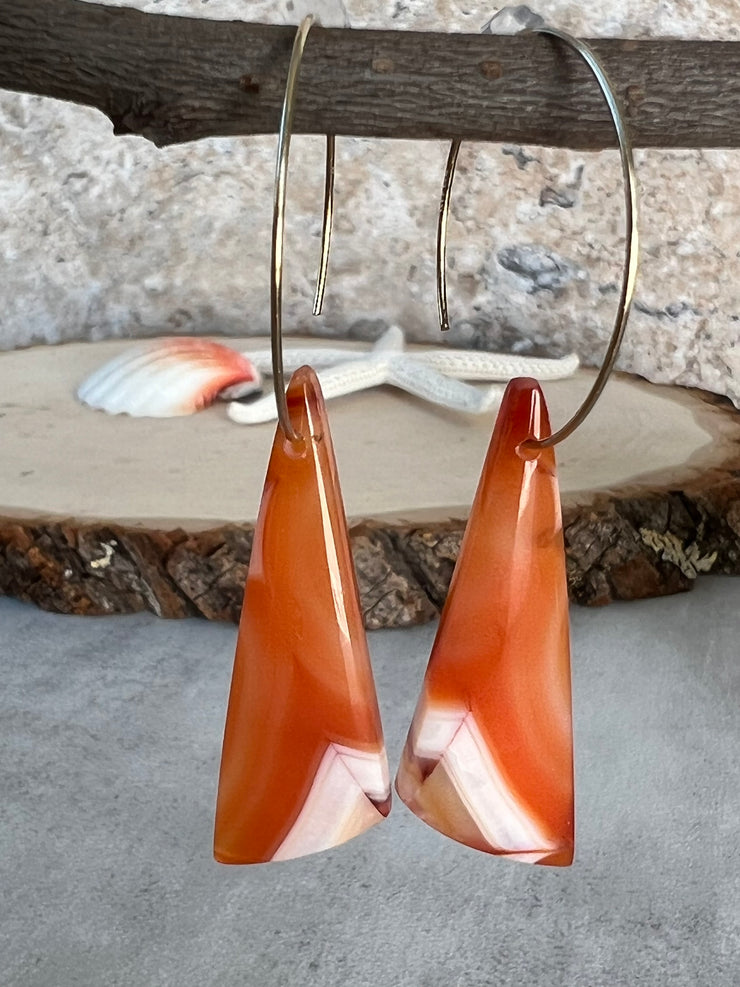 Carnelian stone on hoop earrings. Each stone has a unique natural patten and varies in color. These stones are about 2.5cm to 3.5 cm long and are very light, which makes them easy to wear. Every set of earrings are paired with hoops to match, please see main page for specifics.