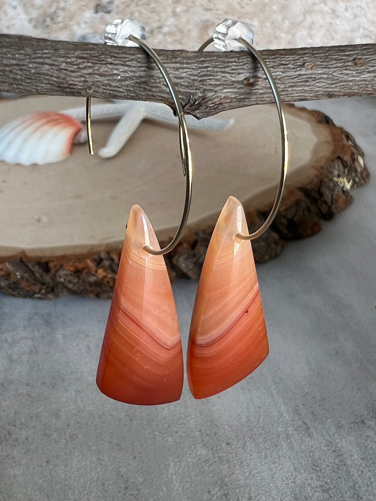 Carnelian stone on hoop earrings. Each stone has a unique natural patten and varies in color. These stones are about 2.5cm to 3.5 cm long and are very light, which makes them easy to wear. Every set of earrings are paired with hoops to match, please see main page for specifics.