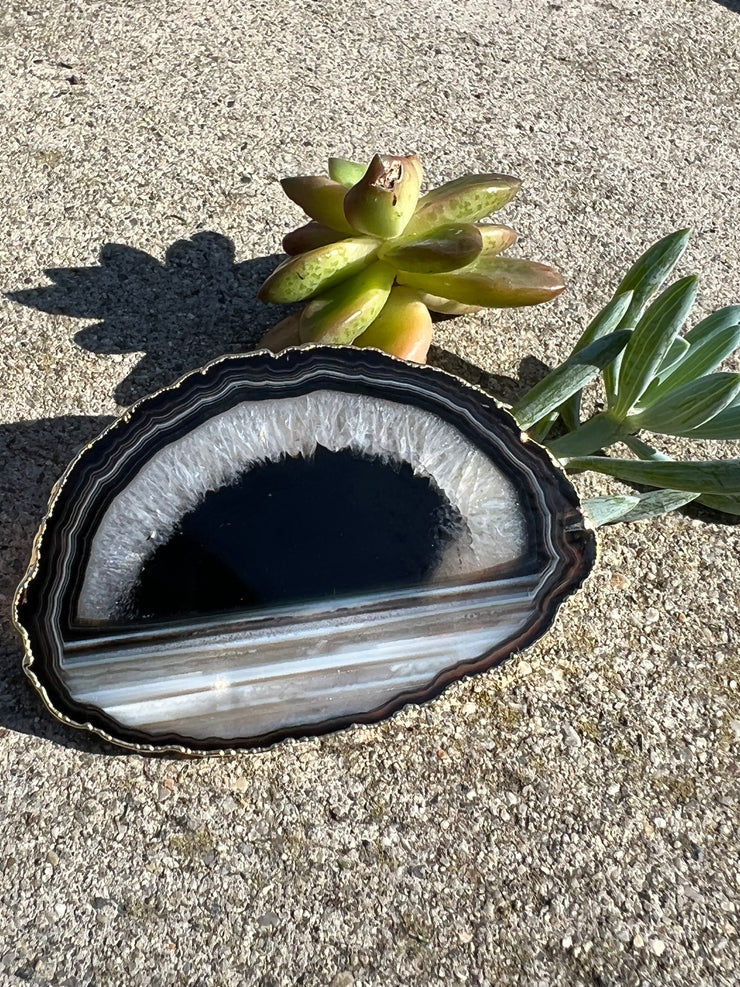 Black Agate pop socket (popsocket) for use with iphone, androids, ipads, and other small tecnical devices.  Used for easy grip of electronics as well as a beautiful phone accessory.  It is an attachment that easily tapes onto the back of the device and pops in and out as needed for use.  These agate slices are natural and pure agate stones imported from Brazil of the highest quality and beautifylly gold dipped on the rim. 