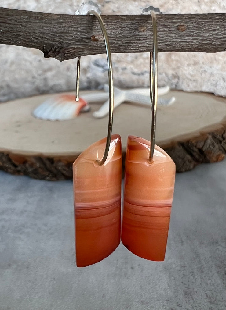 Carnelian stone on hoop earrings. Each stone has a unique natural patten and varies in color. These stones are about 2.5cm to 3.5 cm long and are very light, which makes them easy to wear. Every set of earrings are paired with hoops to match, please see main page for specifics.