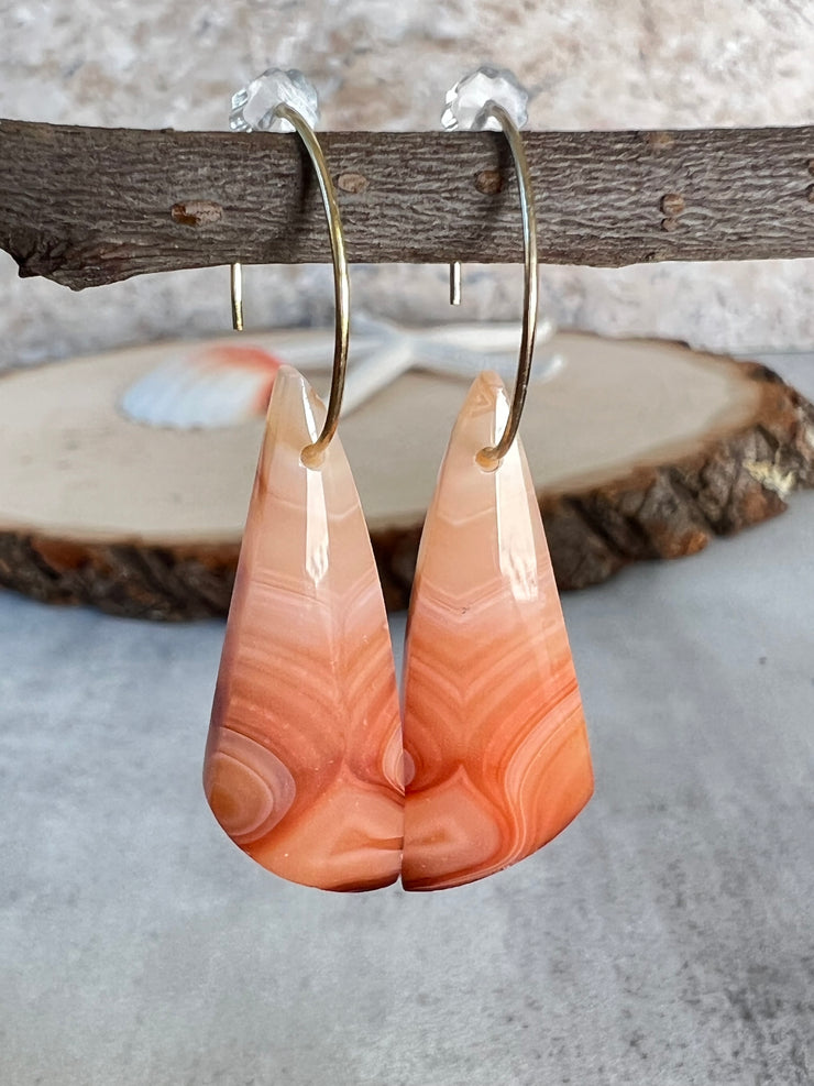 Carnelian stone on hoop earrings. Each stone has a unique natural patten and varies in color. These stones are about 2.5cm to 3.5 cm long and are very light, which makes them easy to wear. Every set of earrings are paired with hoops to match, please see main page for specifics.