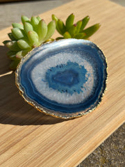 Blue Agate pop socket (popsocket) for use with iphone, androids, ipads, smartphones, and other small tecnical devices. Used for easy grip of electronics as well as a beautiful phone accessory. It is an attachment that easily tapes onto the back of the device and pops in and out as needed for use. These agate slices are natural and pure agate stones imported from Brazil of the highest quality and beautifylly gold dipped on the rim.