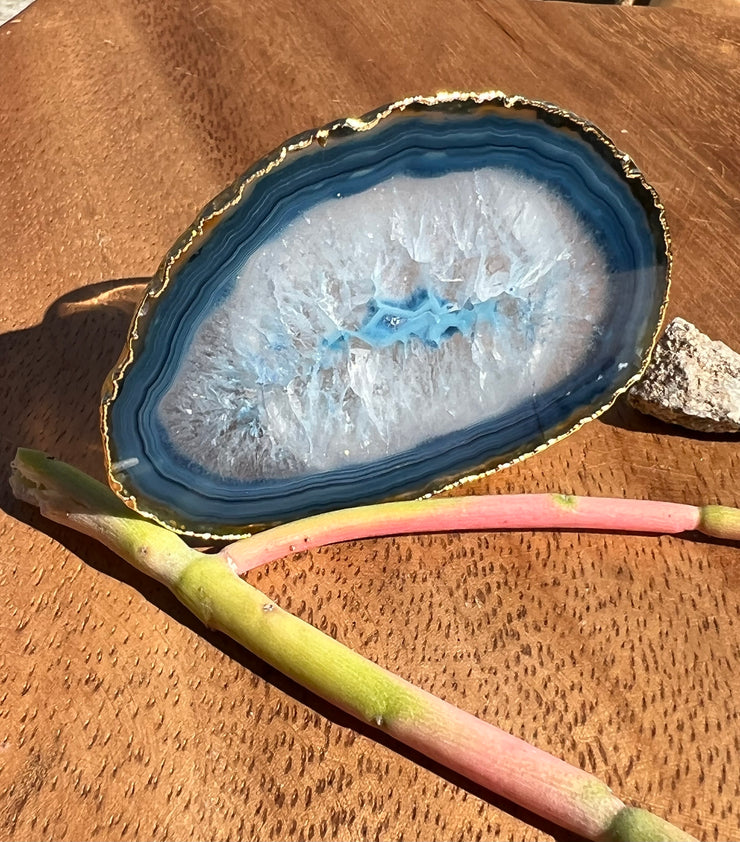 Blue Agate pop socket (popsocket) for use with iphone, androids, ipads, smartphones, and other small tecnical devices. Used for easy grip of electronics as well as a beautiful phone accessory. It is an attachment that easily tapes onto the back of the device and pops in and out as needed for use. These agate slices are natural and pure agate stones imported from Brazil of the highest quality and beautifylly gold dipped on the rim.
